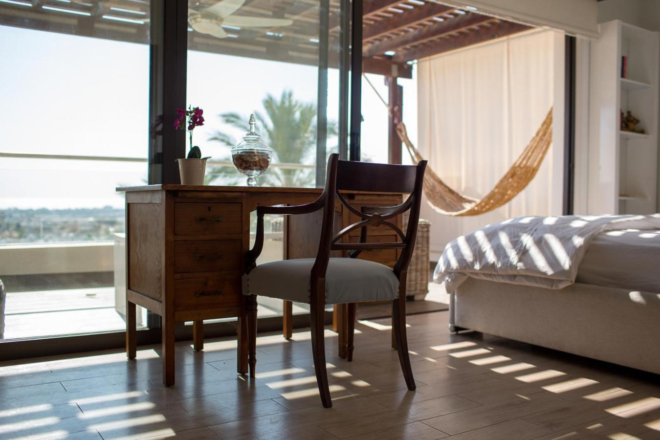 Penthouse Duplex Overlooking The Mediterranean Larnaca Esterno foto