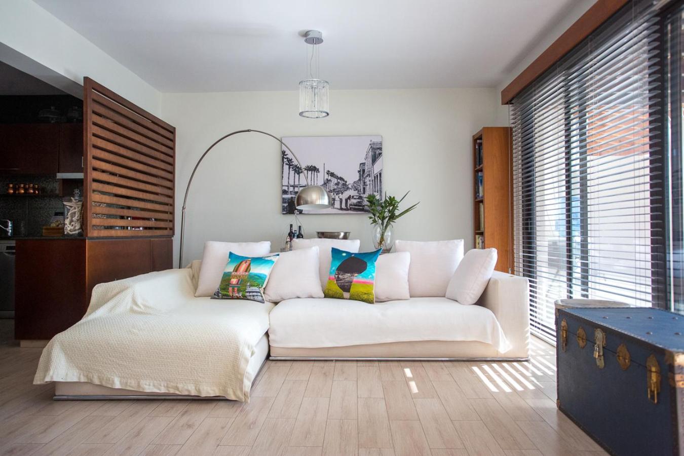 Penthouse Duplex Overlooking The Mediterranean Larnaca Esterno foto