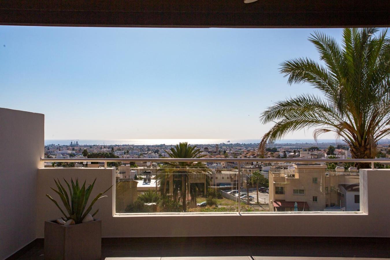 Penthouse Duplex Overlooking The Mediterranean Larnaca Esterno foto