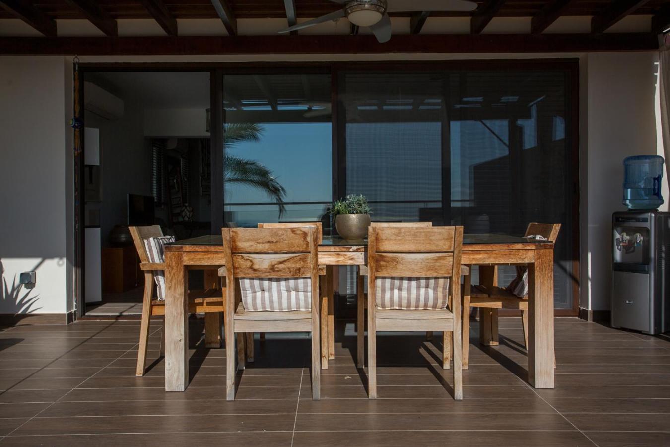 Penthouse Duplex Overlooking The Mediterranean Larnaca Esterno foto