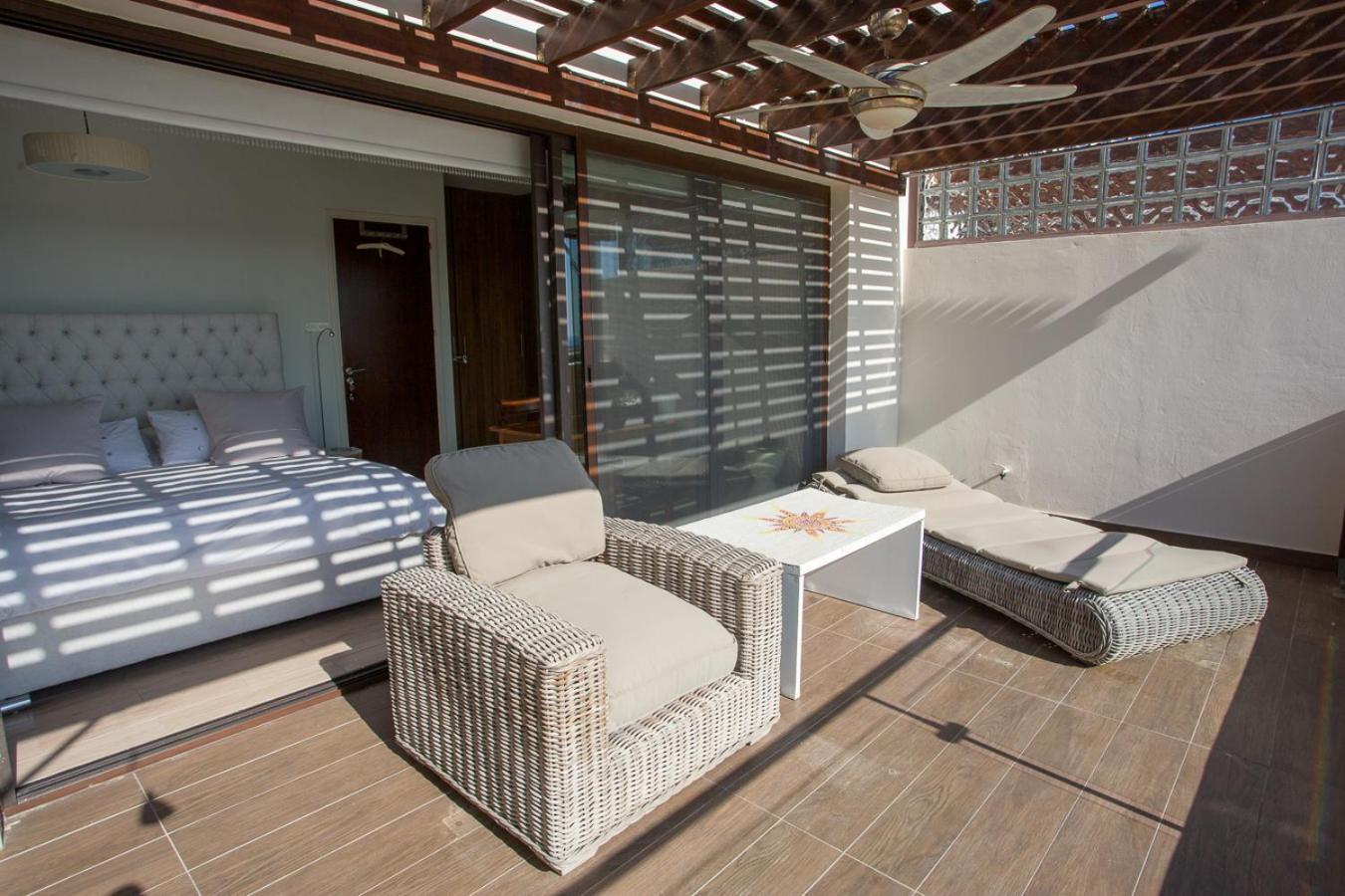 Penthouse Duplex Overlooking The Mediterranean Larnaca Esterno foto