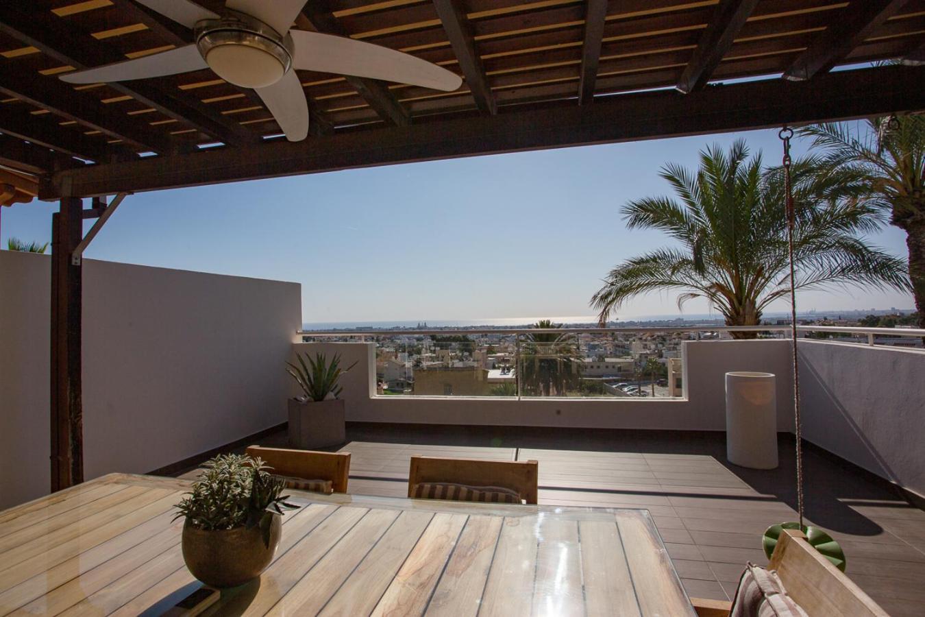 Penthouse Duplex Overlooking The Mediterranean Larnaca Esterno foto
