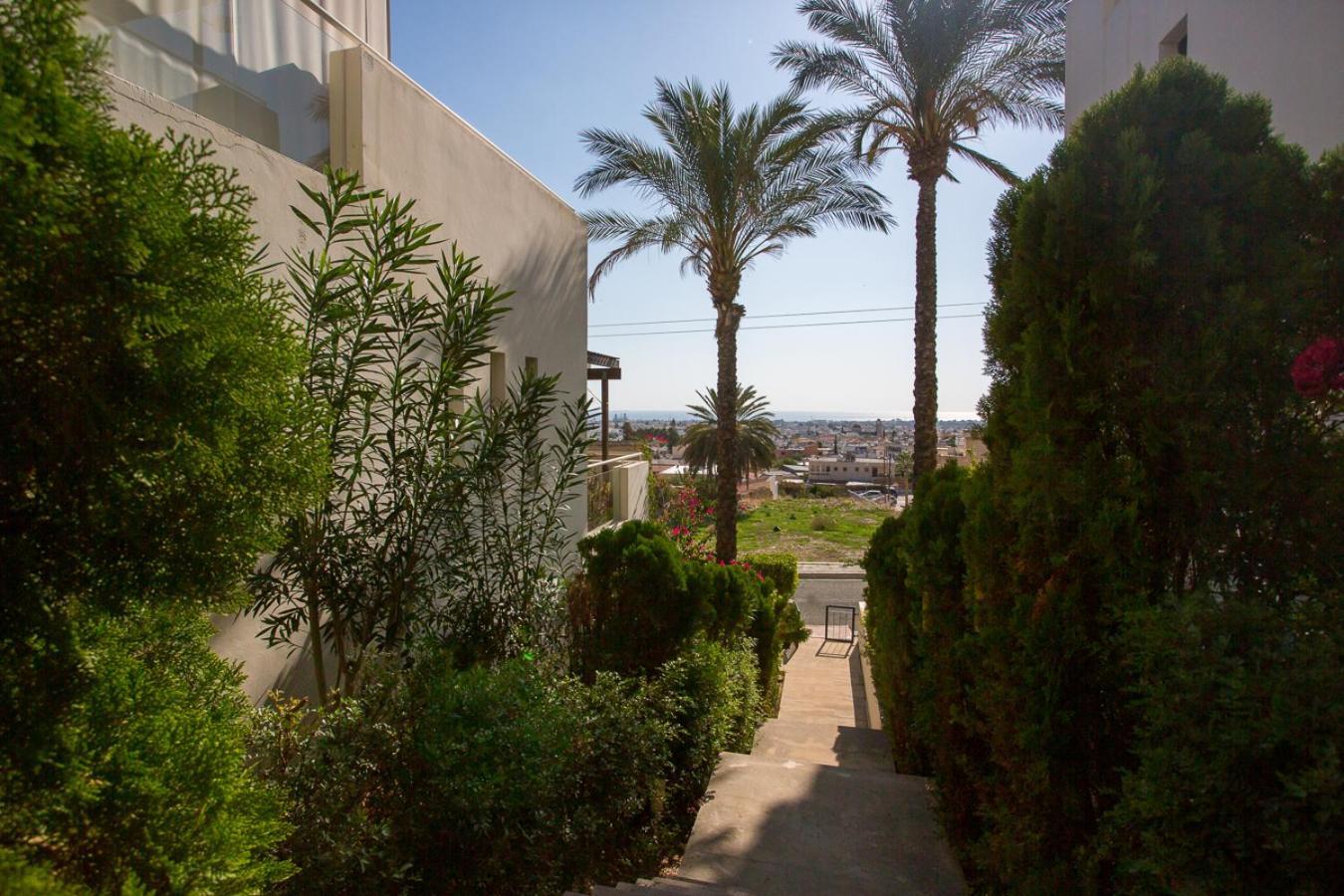 Penthouse Duplex Overlooking The Mediterranean Larnaca Esterno foto